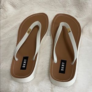 DKNY FLIP FLOP